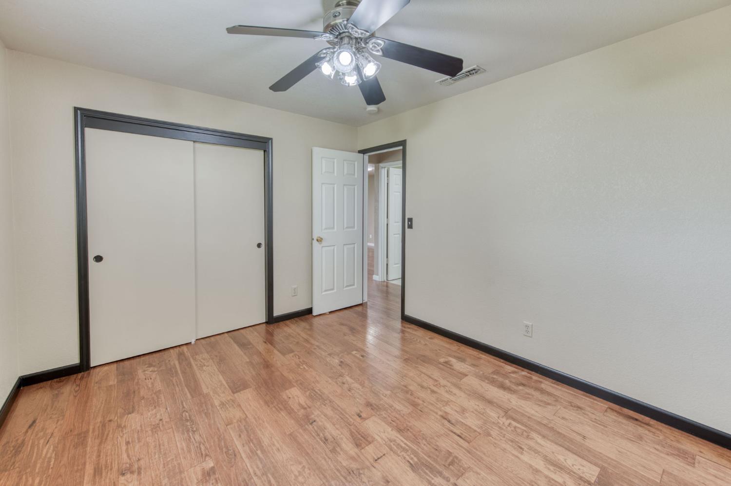 16036 S Del Rey Ave, Kingsburg, CA 93631