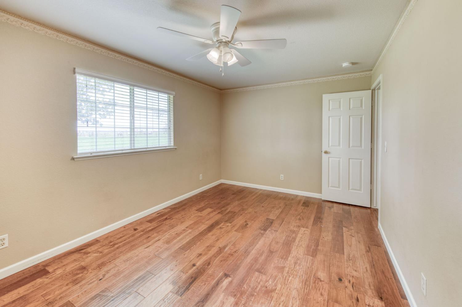 16036 S Del Rey Ave, Kingsburg, CA 93631