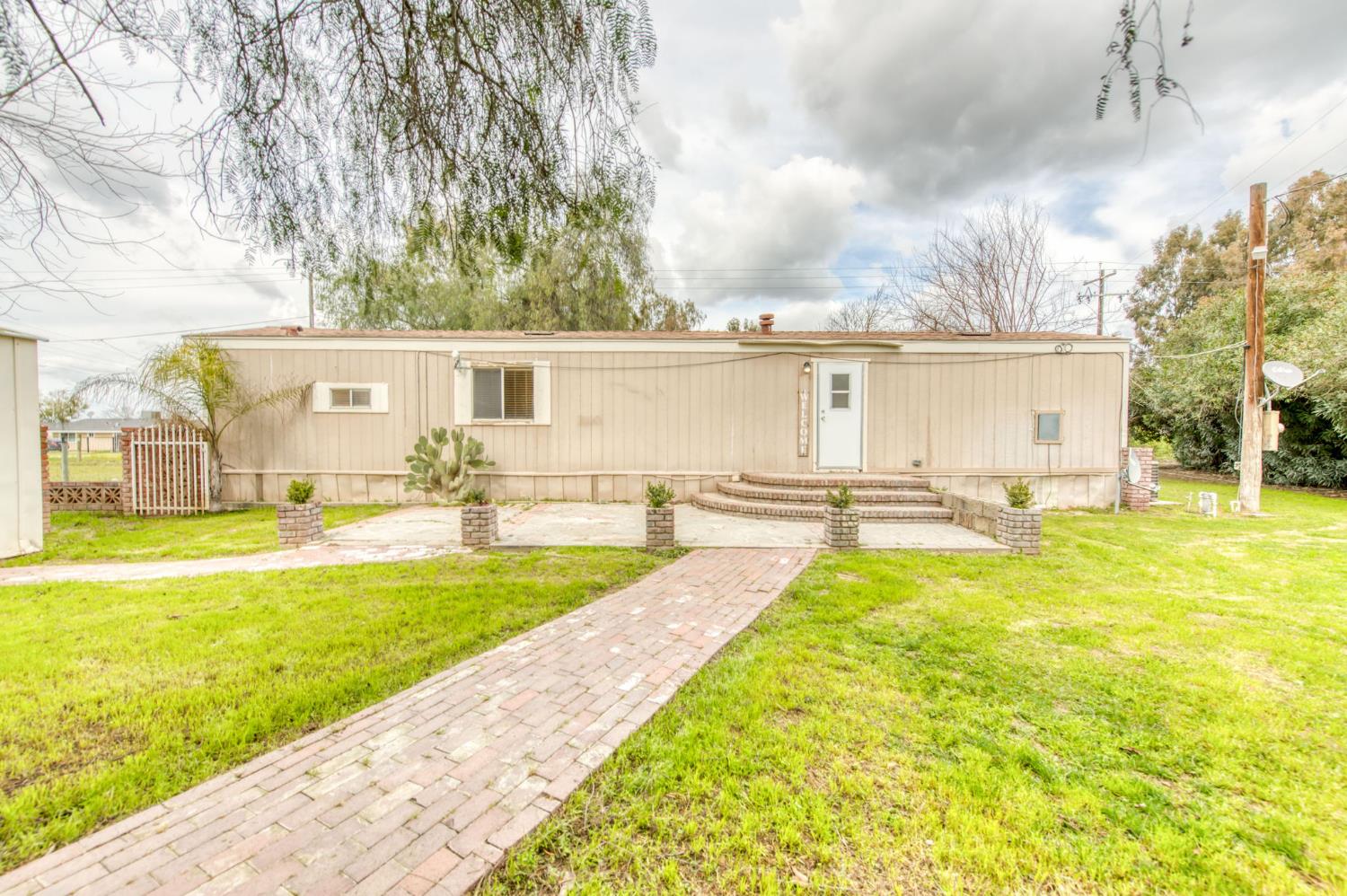 16036 S Del Rey Ave, Kingsburg, CA 93631