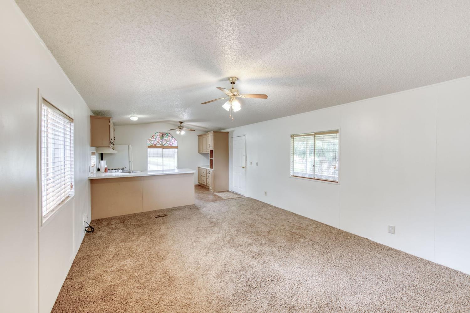 16036 S Del Rey Ave, Kingsburg, CA 93631