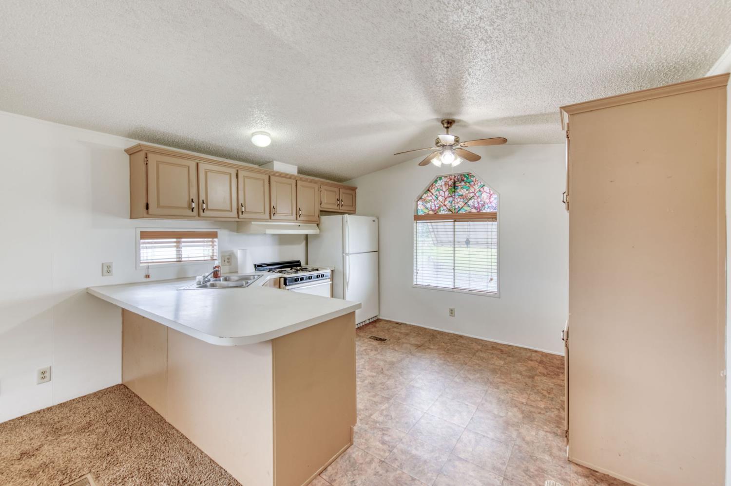 16036 S Del Rey Ave, Kingsburg, CA 93631