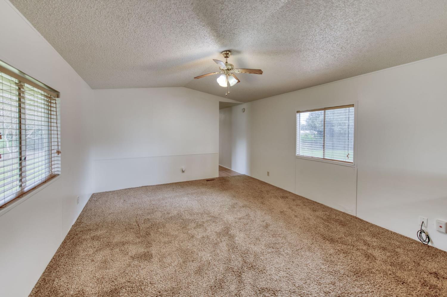 16036 S Del Rey Ave, Kingsburg, CA 93631