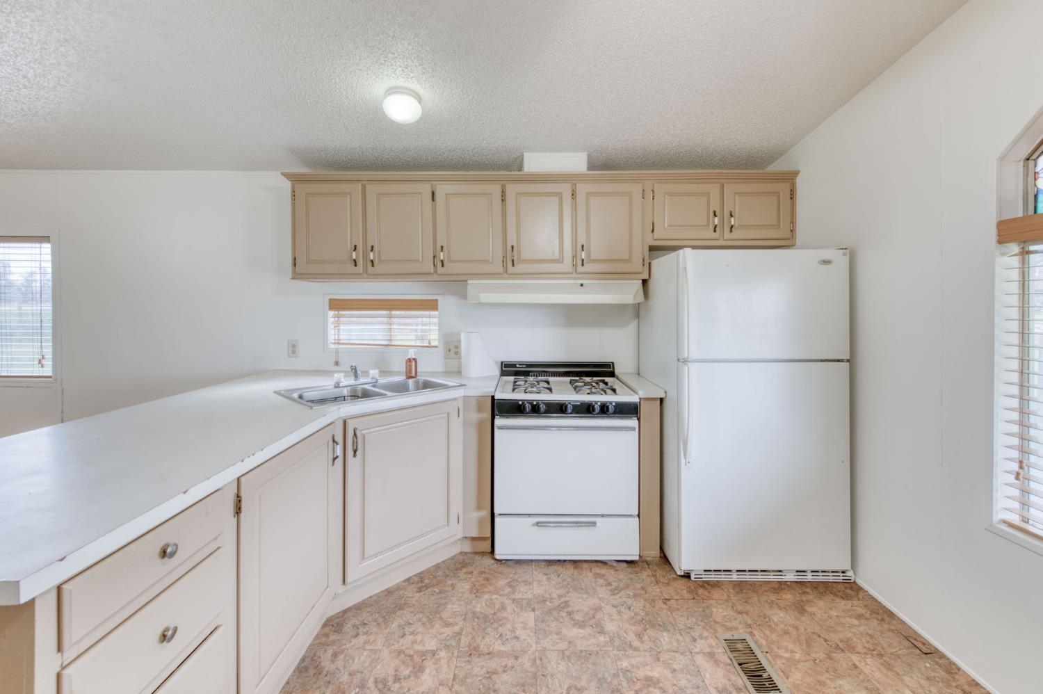 16036 S Del Rey Ave, Kingsburg, CA 93631