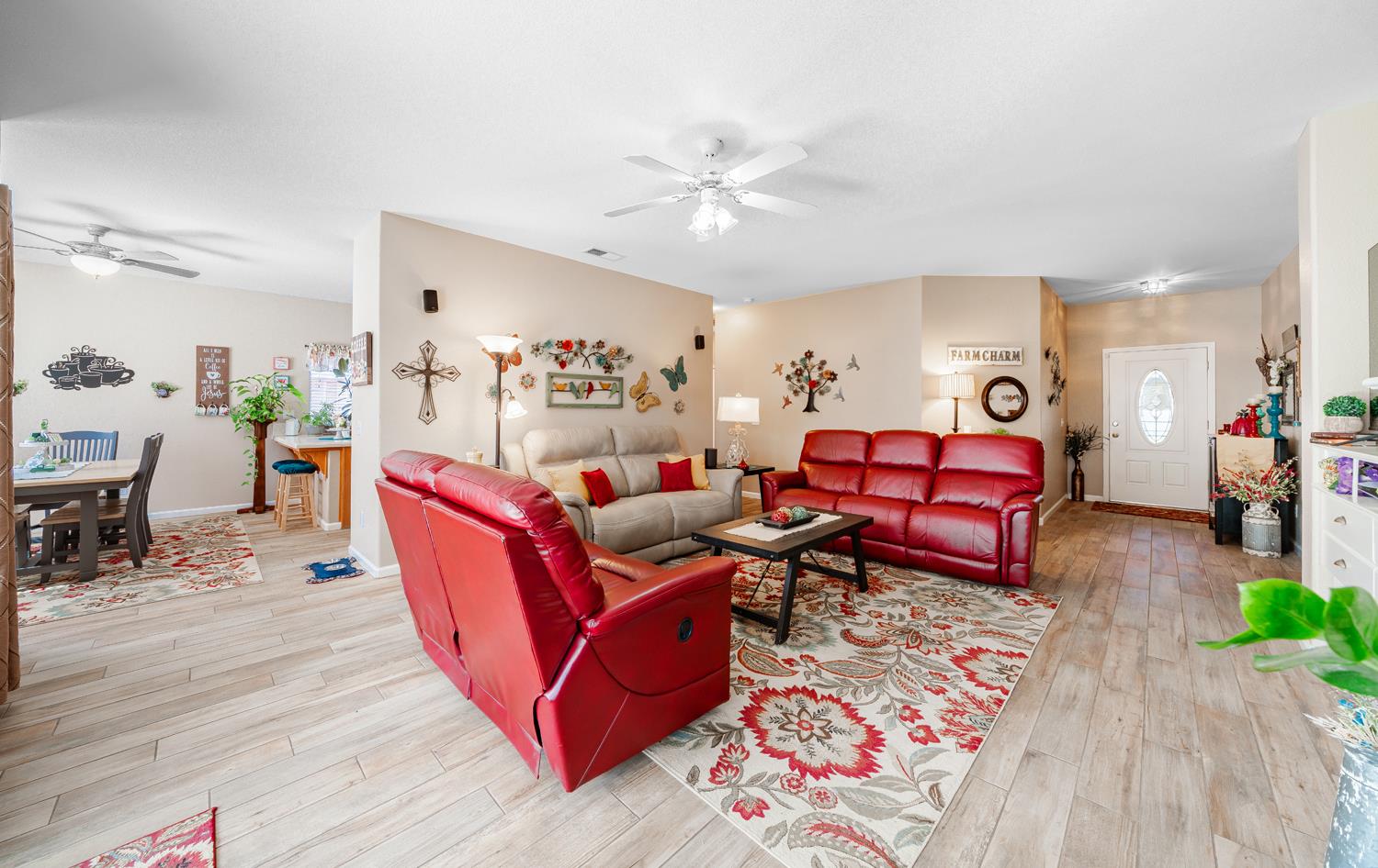 596 W Sunset St, Kingsburg, CA 93631