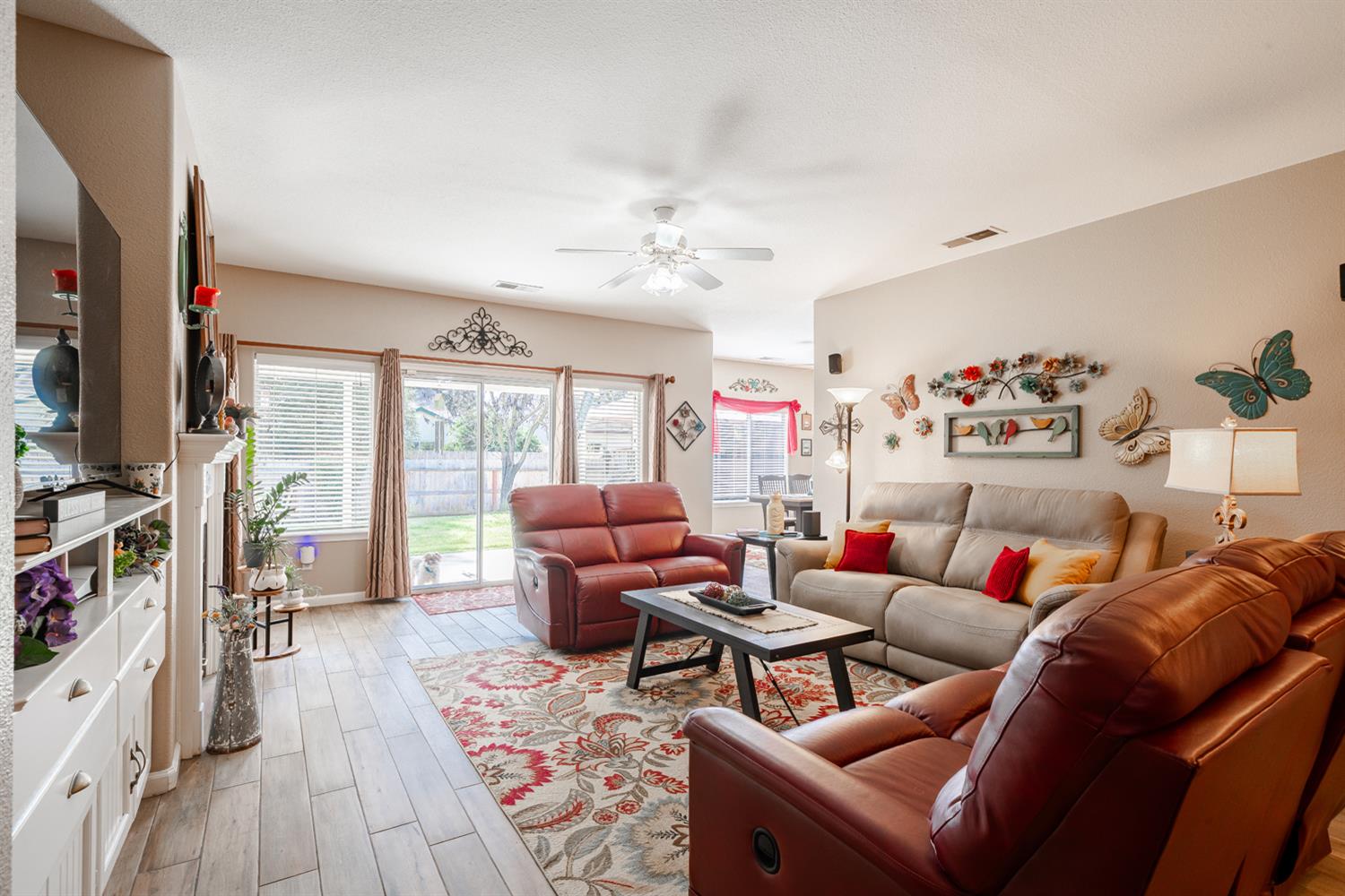 596 W Sunset St, Kingsburg, CA 93631