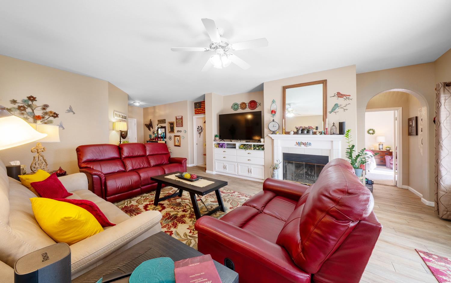 596 W Sunset St, Kingsburg, CA 93631