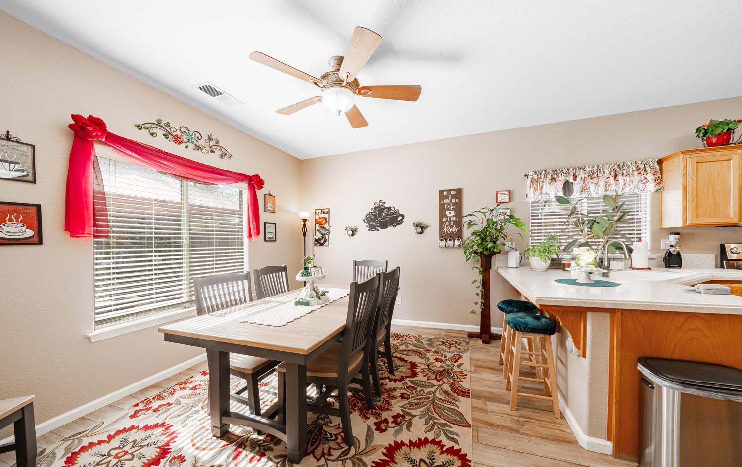 596 W Sunset St, Kingsburg, CA 93631