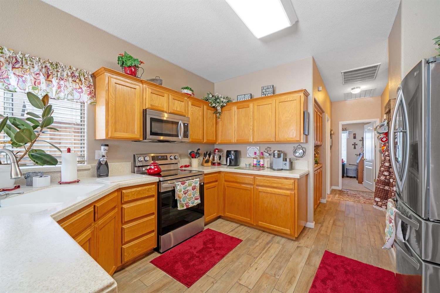 596 W Sunset St, Kingsburg, CA 93631