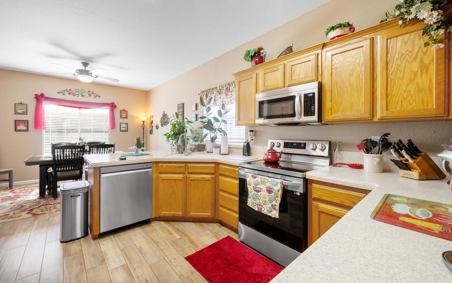 596 W Sunset St, Kingsburg, CA 93631