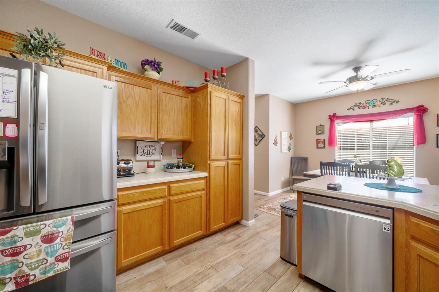 596 W Sunset St, Kingsburg, CA 93631