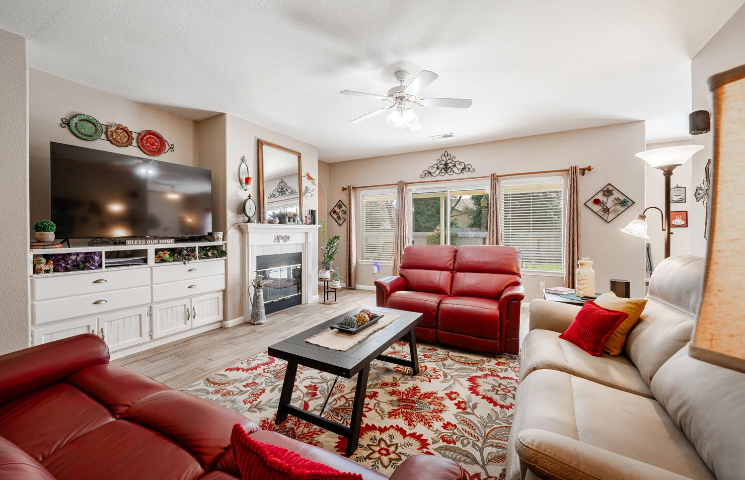 596 W Sunset St, Kingsburg, CA 93631