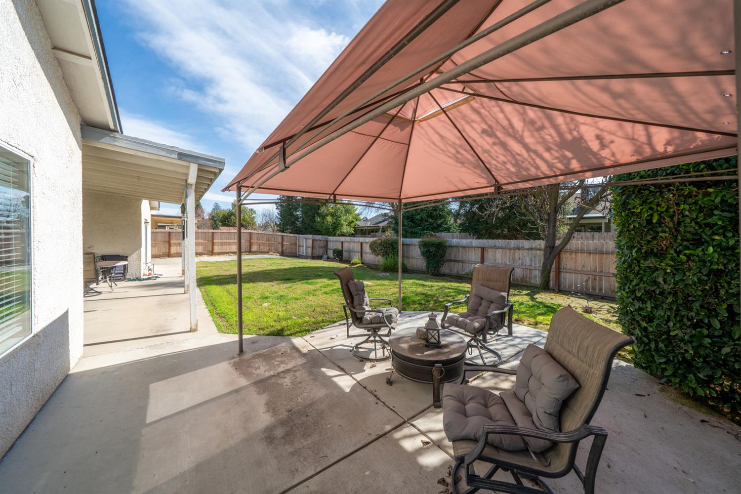 596 W Sunset St, Kingsburg, CA 93631