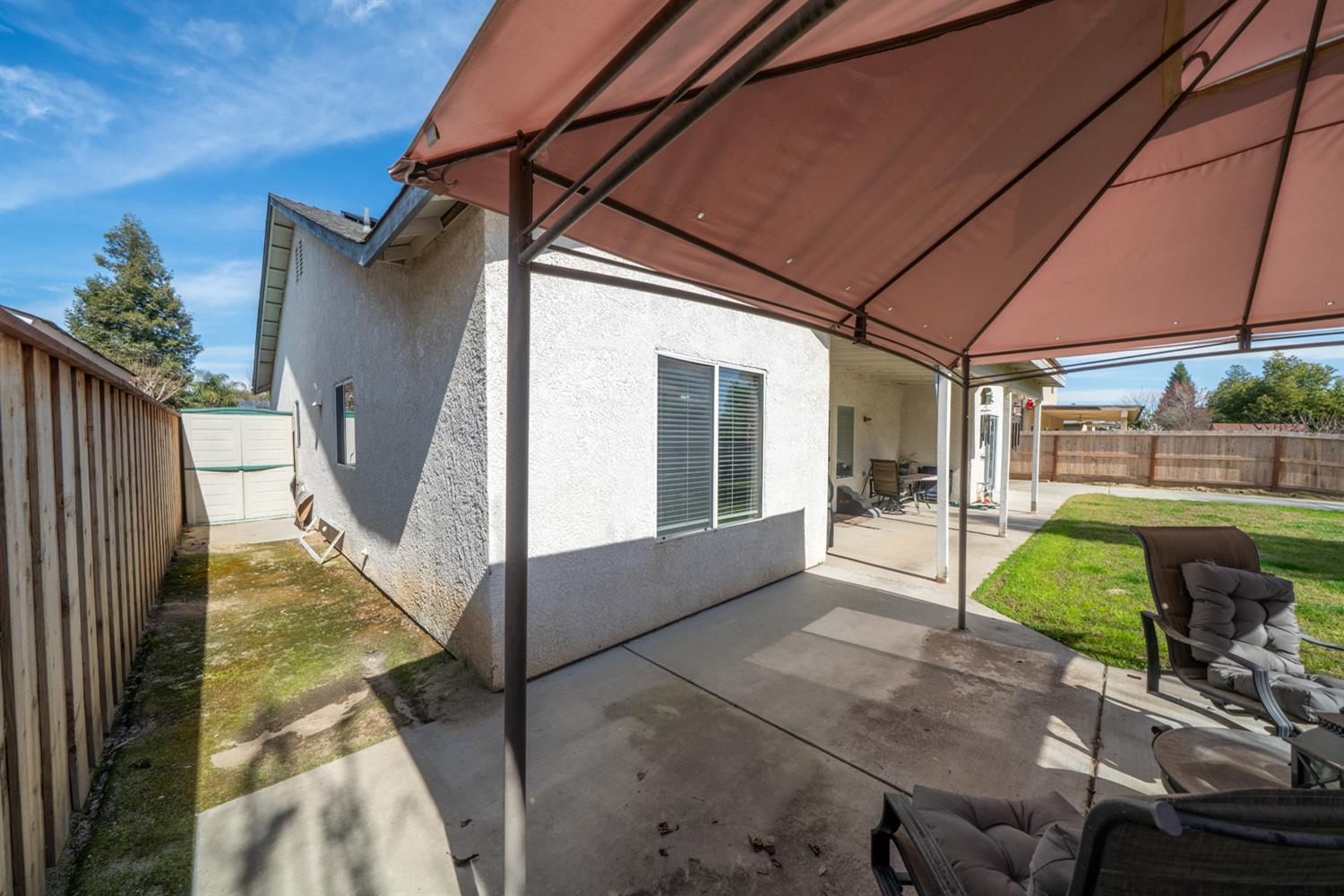 596 W Sunset St, Kingsburg, CA 93631