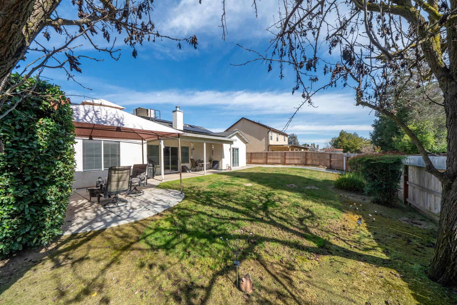 596 W Sunset St, Kingsburg, CA 93631