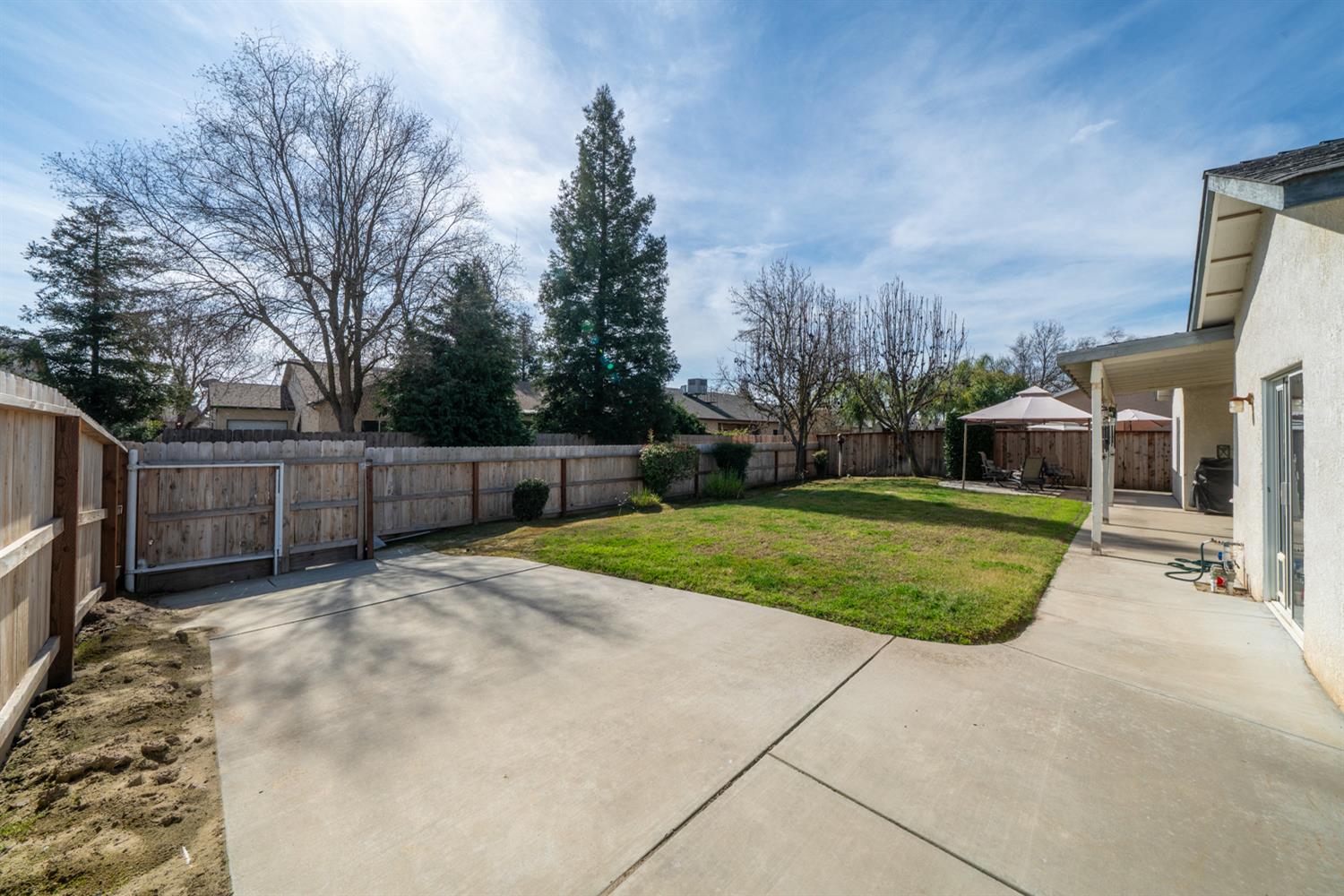 596 W Sunset St, Kingsburg, CA 93631