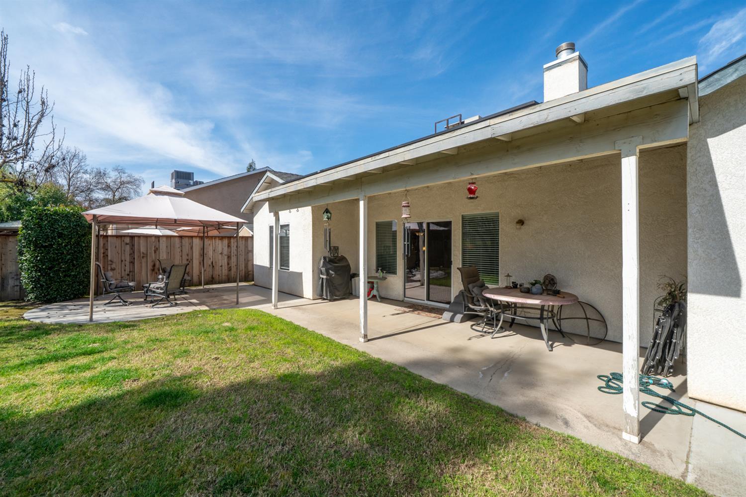 596 W Sunset St, Kingsburg, CA 93631