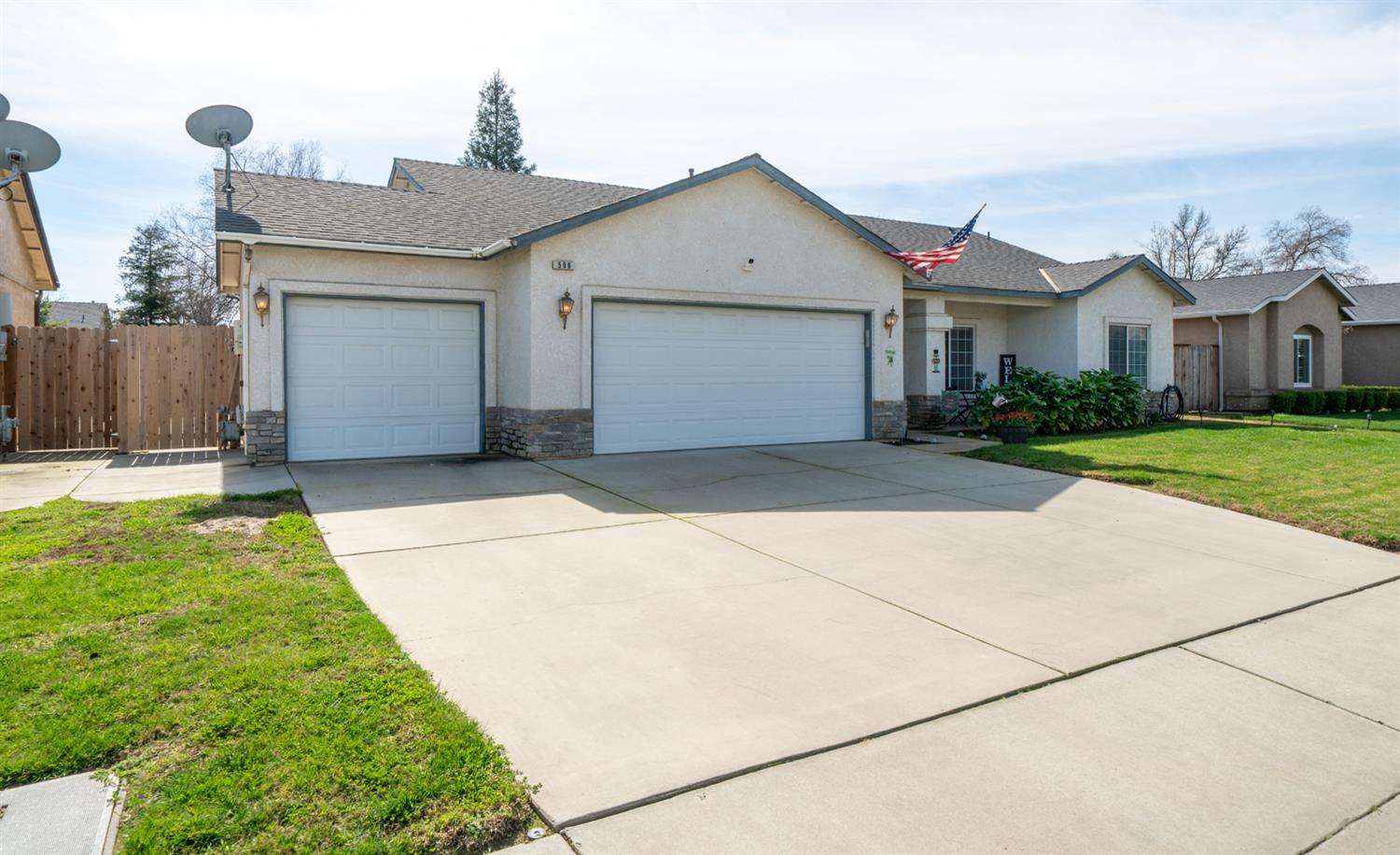 596 W Sunset St, Kingsburg, CA 93631