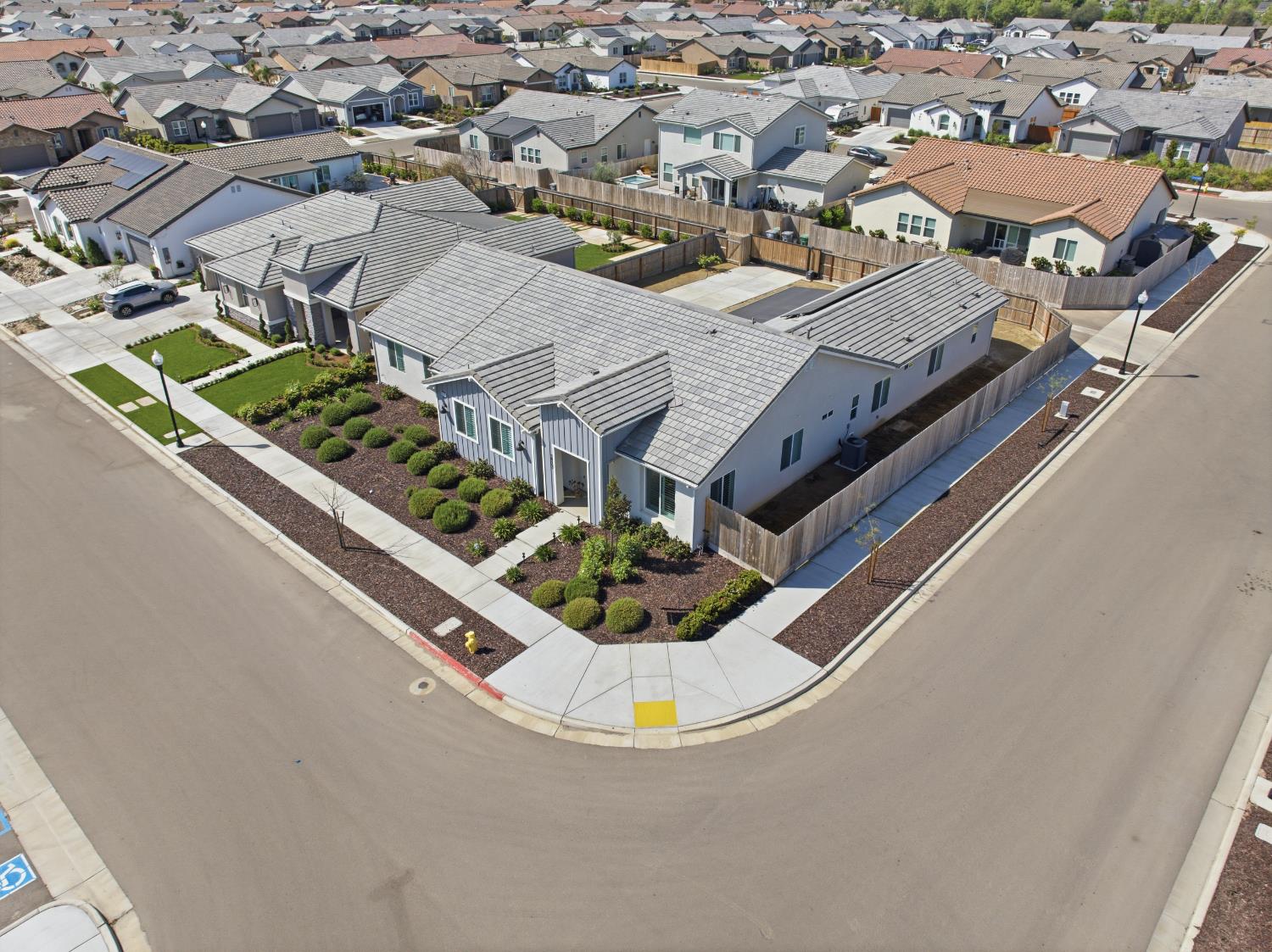 2937 22nd Ave, Kingsburg, CA 93631