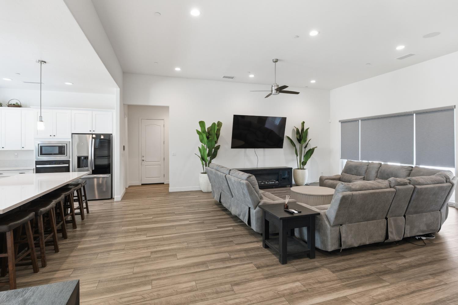 2937 22nd Ave, Kingsburg, CA 93631