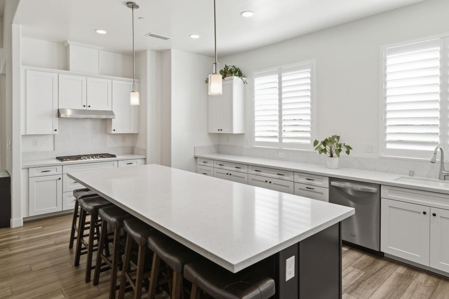 2937 22nd Ave, Kingsburg, CA 93631