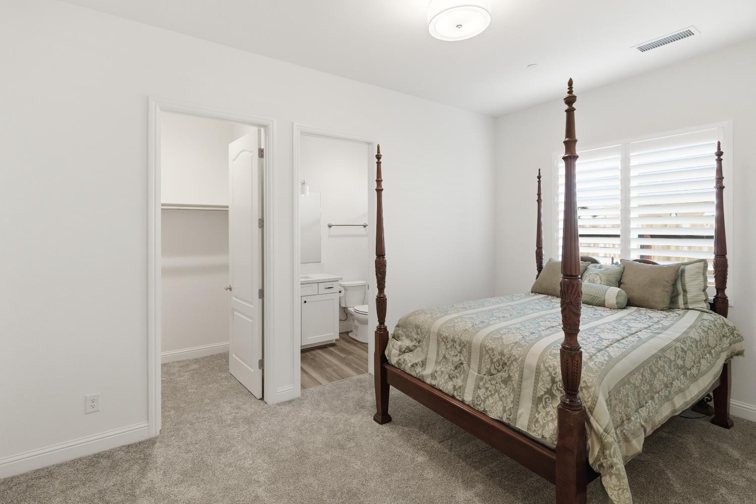 2937 22nd Ave, Kingsburg, CA 93631