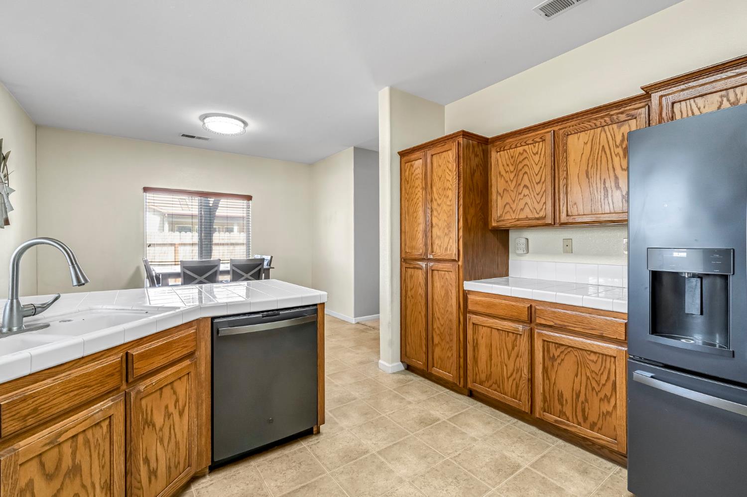 685 W Lake St, Kingsburg, CA 93631