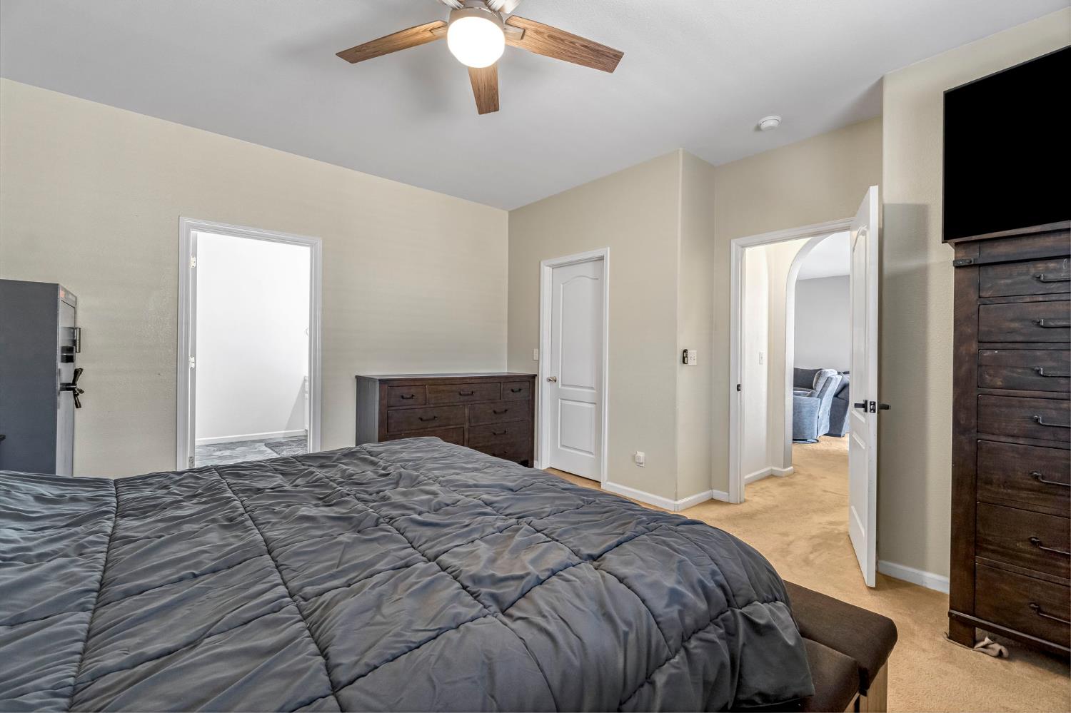 685 W Lake St, Kingsburg, CA 93631