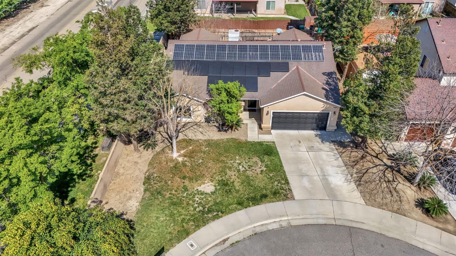 685 W Lake St, Kingsburg, CA 93631