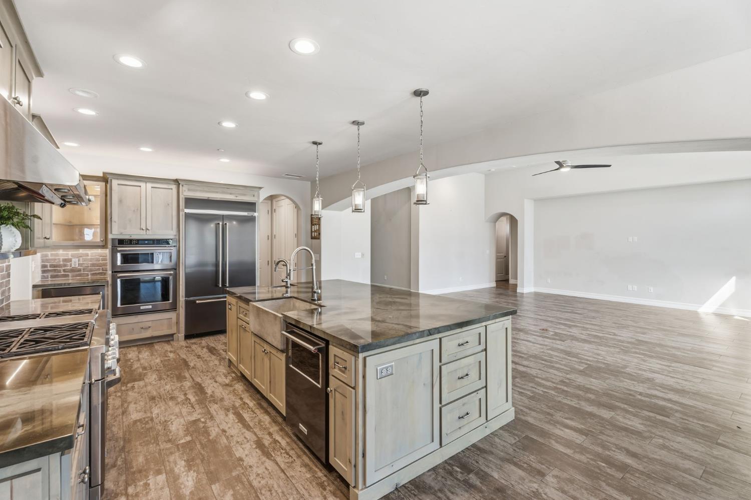 5675 Boston Ave, Kingsburg, CA 93631