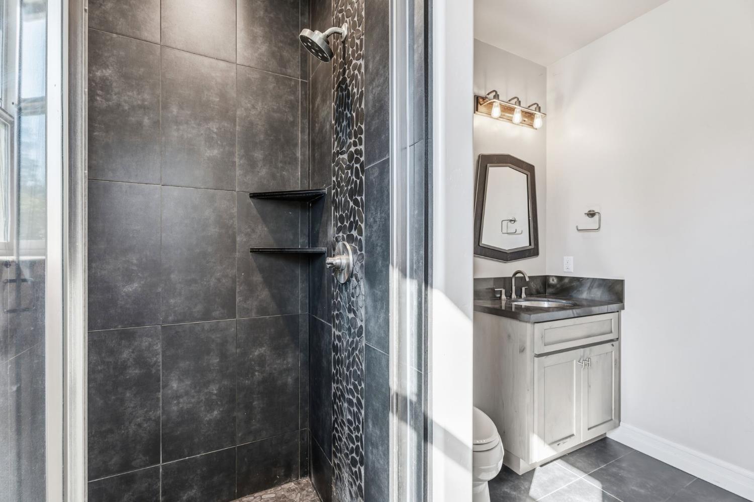 5675 Boston Ave, Kingsburg, CA 93631