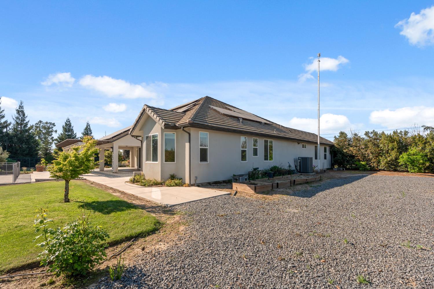 5675 Boston Ave, Kingsburg, CA 93631