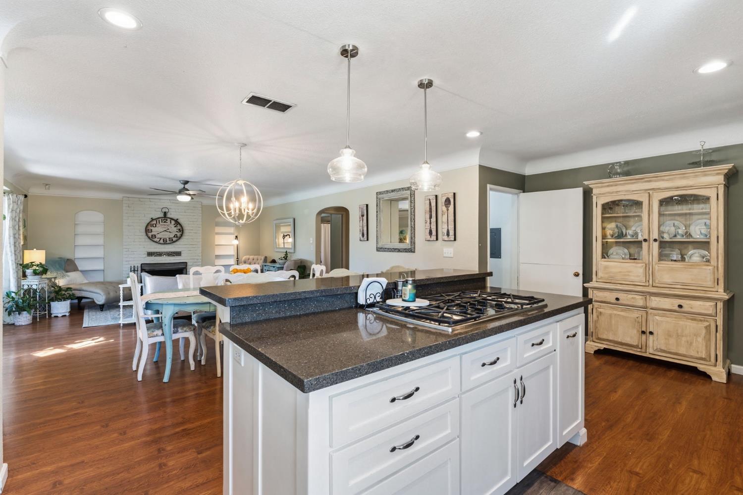 1423 20Th Ave, Kingsburg, CA 93631