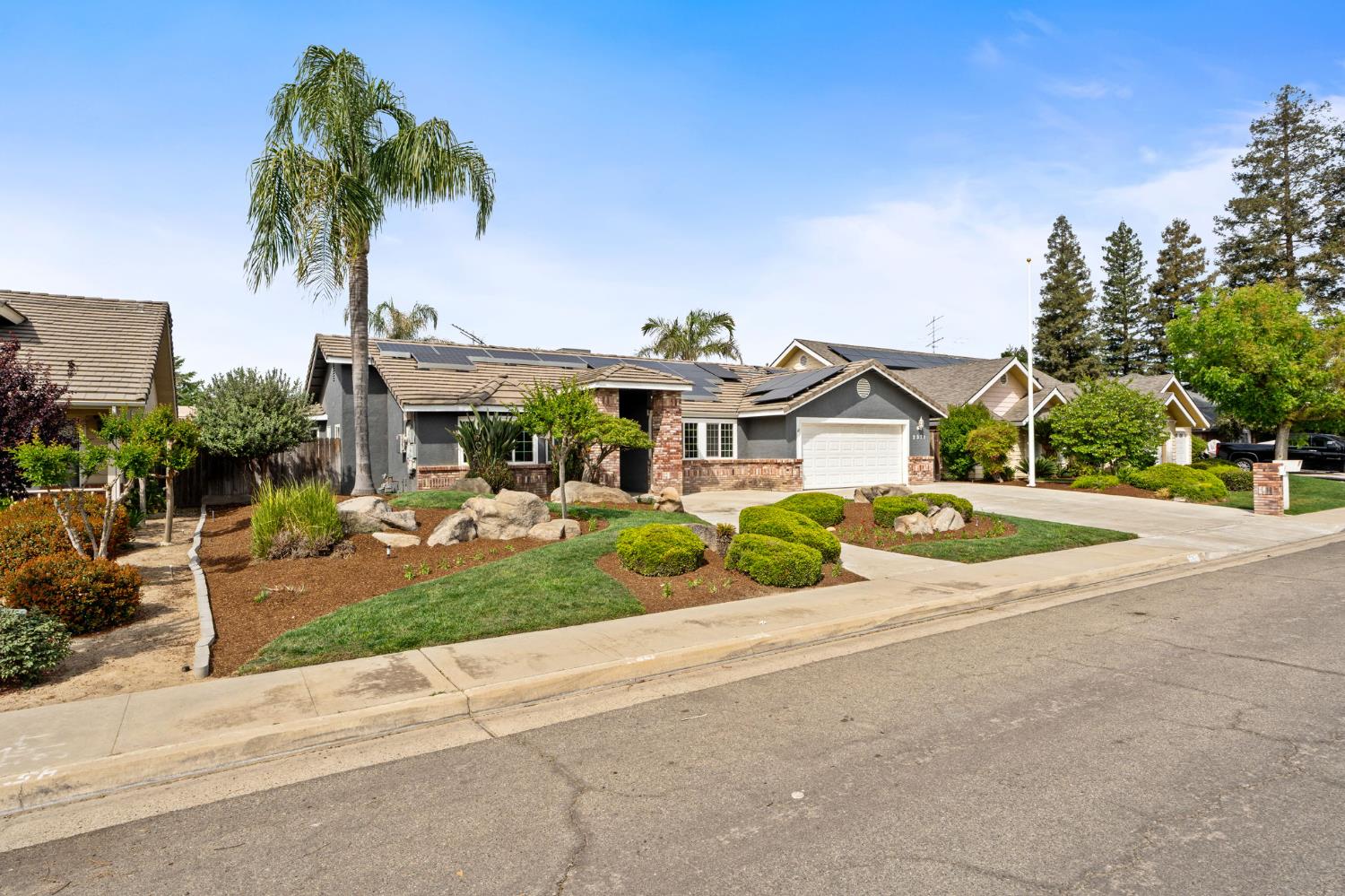 2371 Sophia Ln, Kingsburg, CA 93631