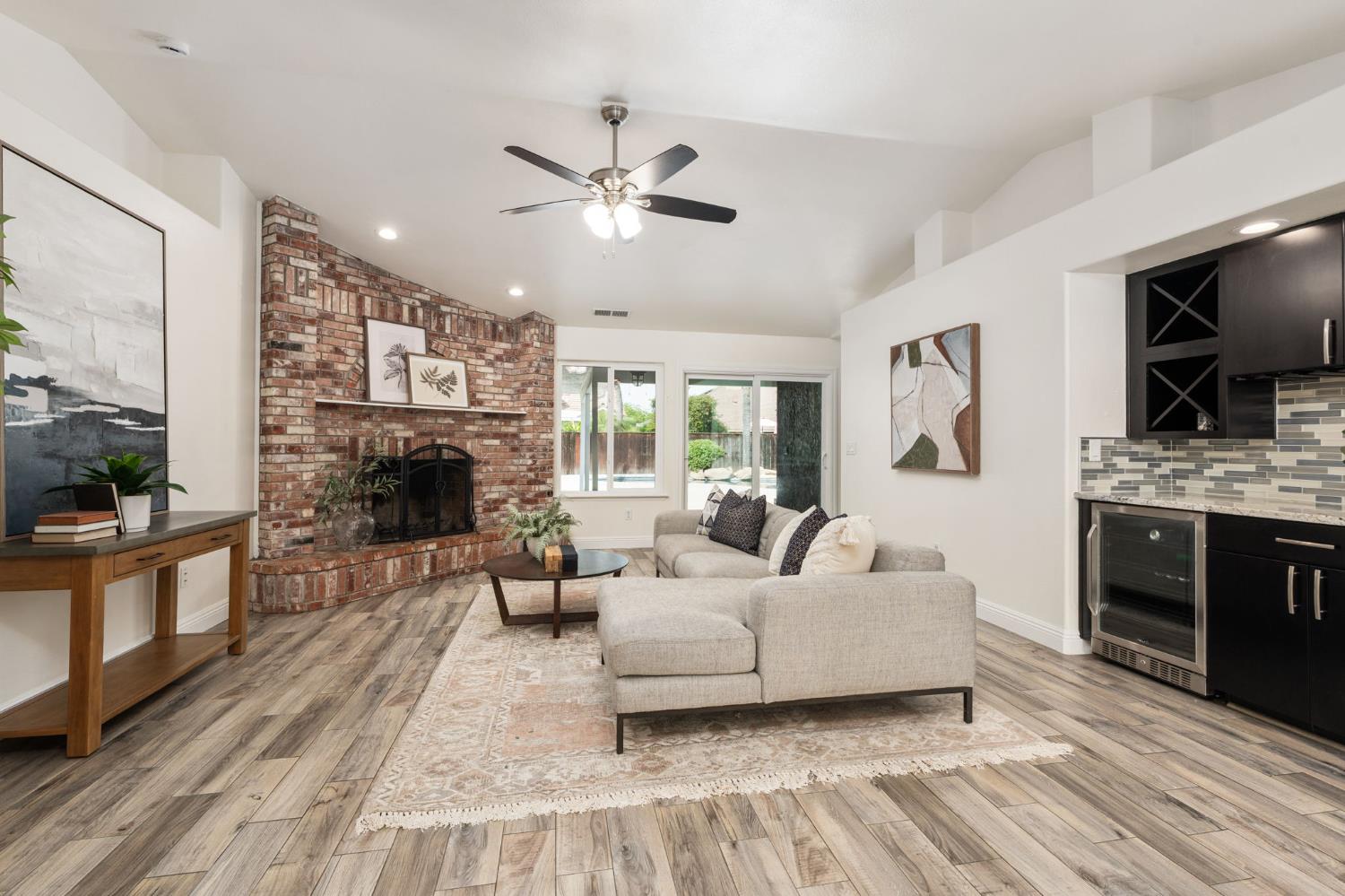 2371 Sophia Ln, Kingsburg, CA 93631