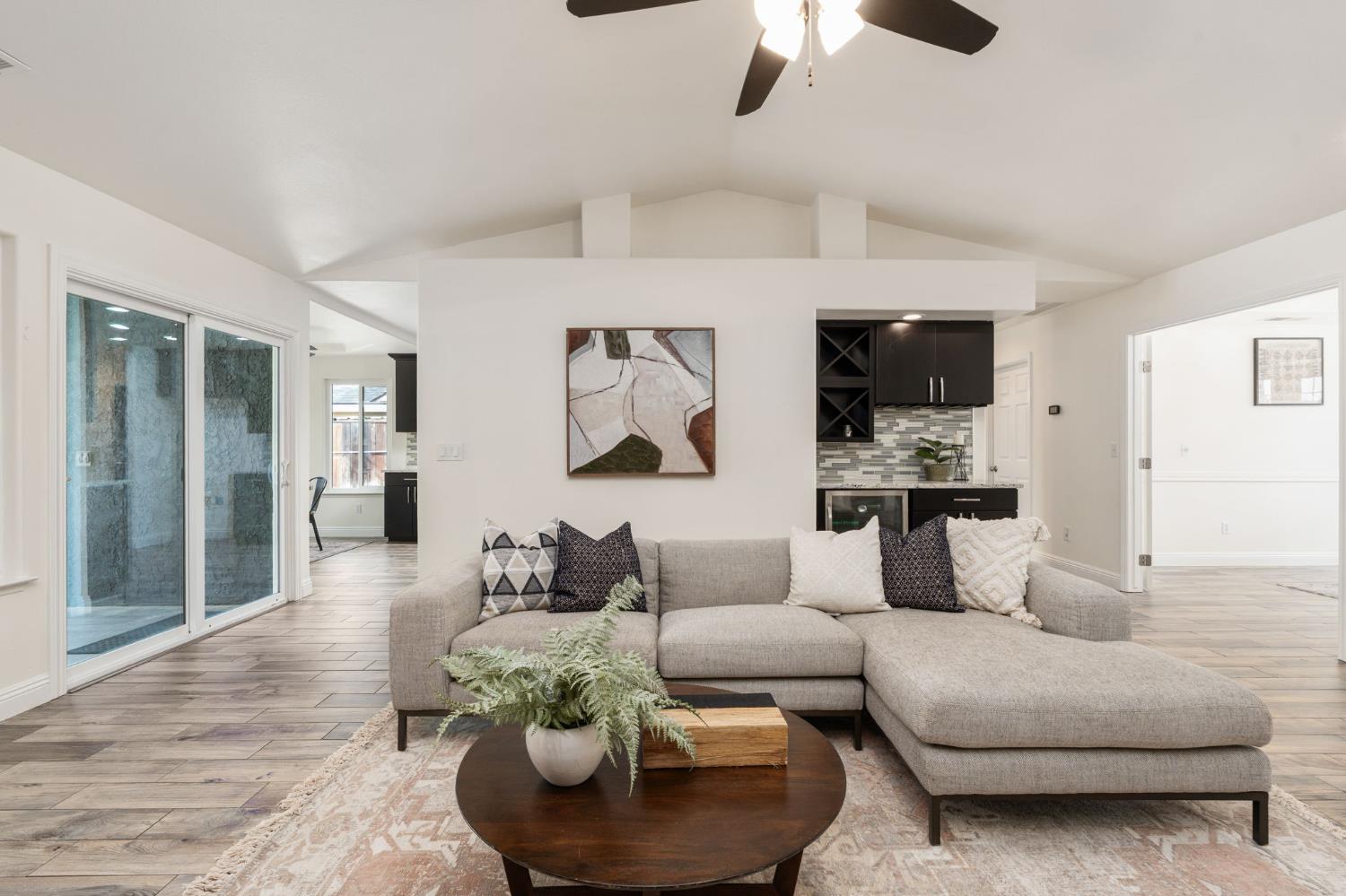 2371 Sophia Ln, Kingsburg, CA 93631