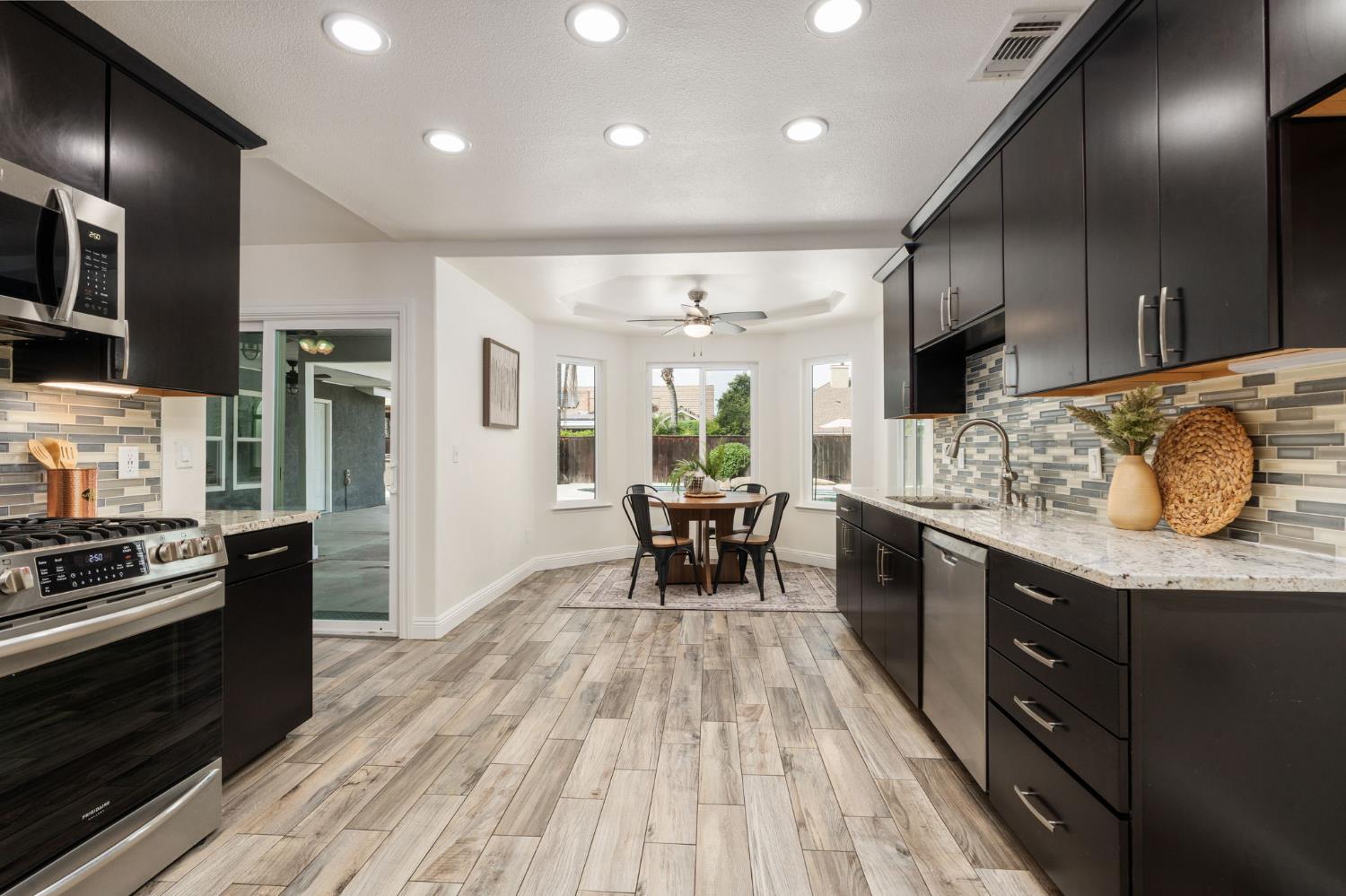 2371 Sophia Ln, Kingsburg, CA 93631