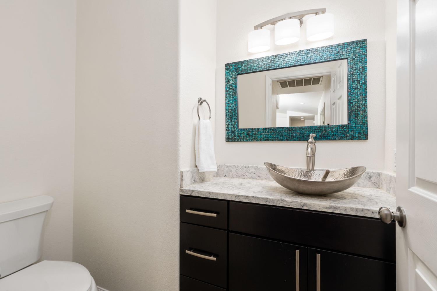 2371 Sophia Ln, Kingsburg, CA 93631