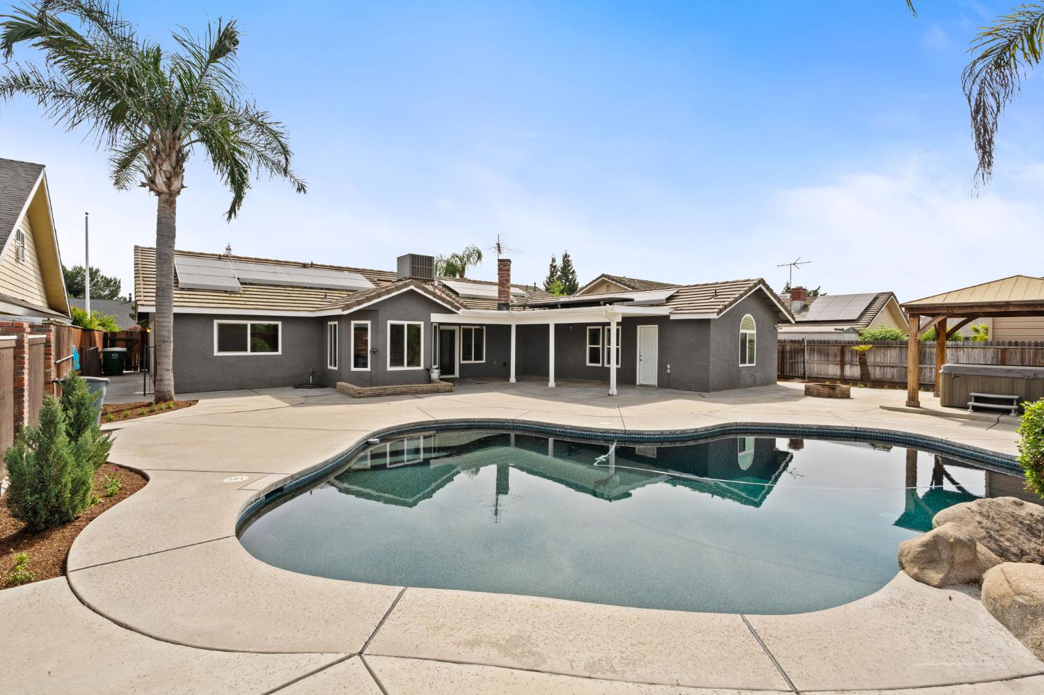 2371 Sophia Ln, Kingsburg, CA 93631