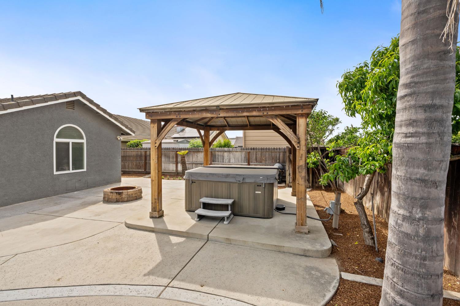 2371 Sophia Ln, Kingsburg, CA 93631
