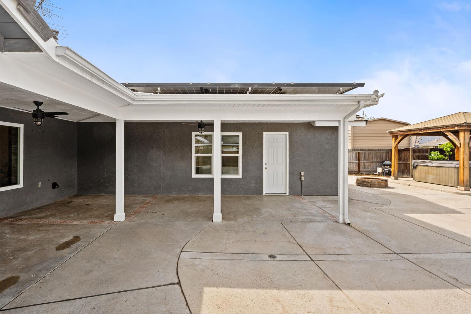 2371 Sophia Ln, Kingsburg, CA 93631