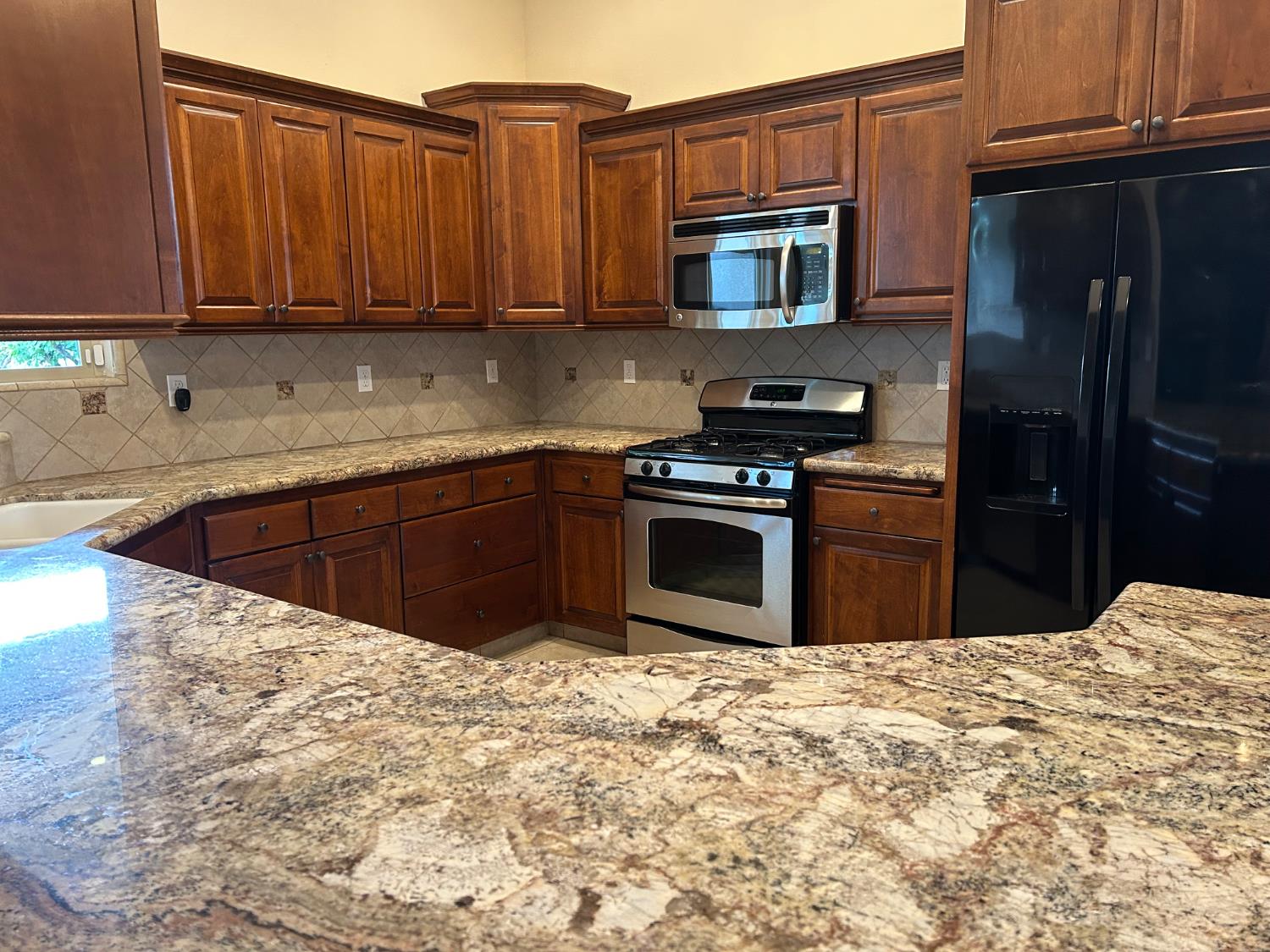 2877 23rd Ct, Kingsburg, CA 93631