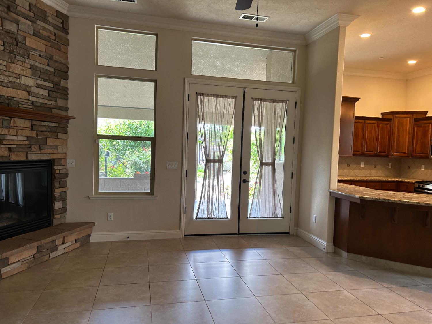 2877 23rd Ct, Kingsburg, CA 93631