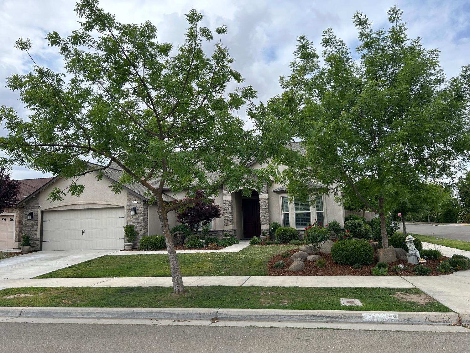 2877 23rd Ct, Kingsburg, CA 93631