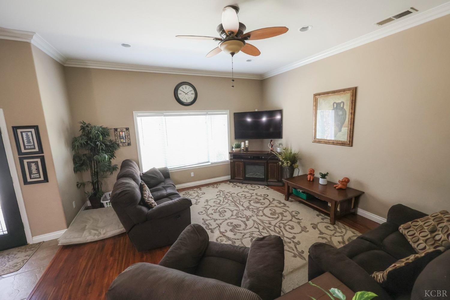 1710 Avenue 388, Kingsburg, CA 93631