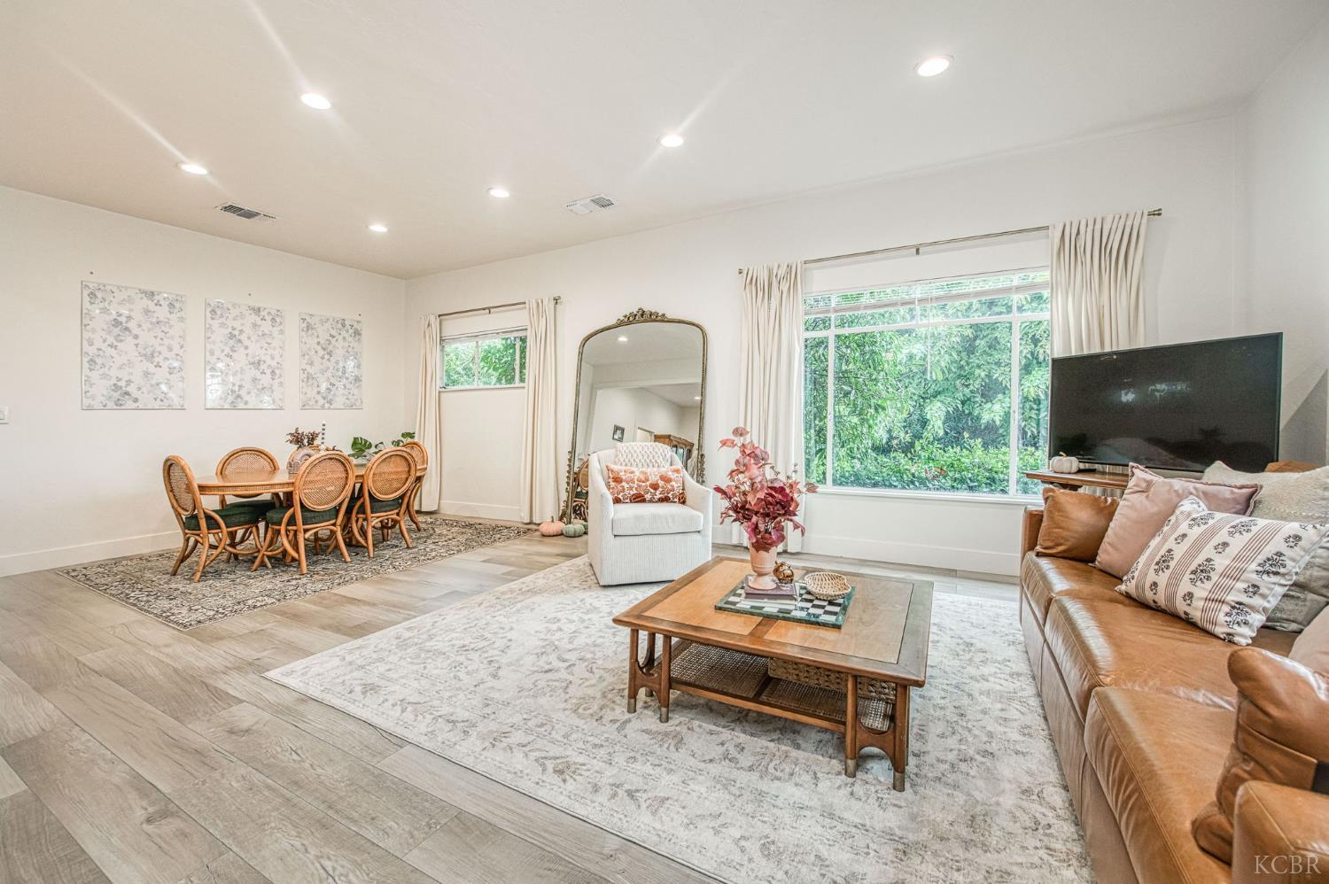 343 6th Avenue Dr, Kingsburg, CA 93631