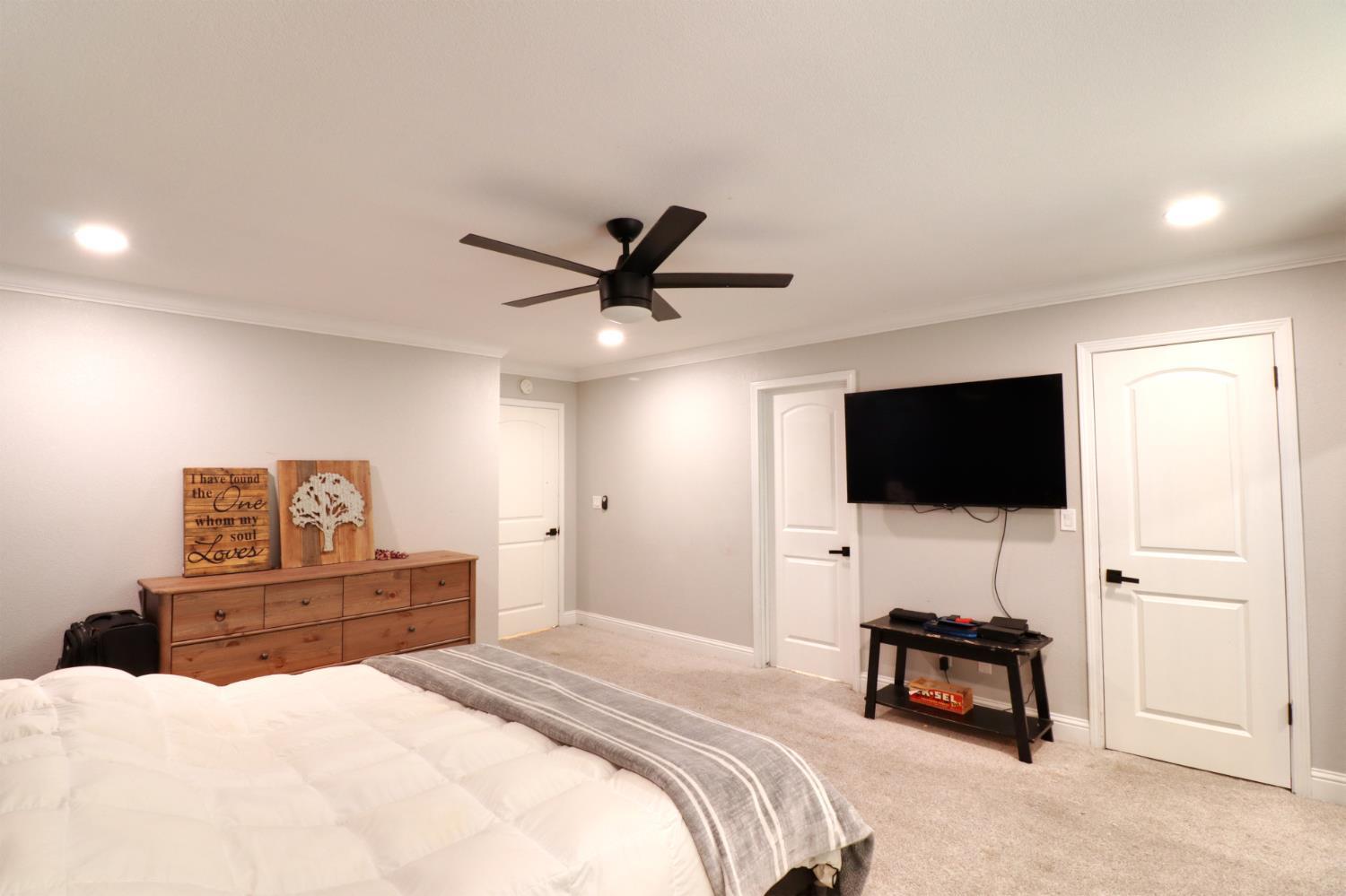 3029 Cypress Ave, Kingsburg, CA 93631