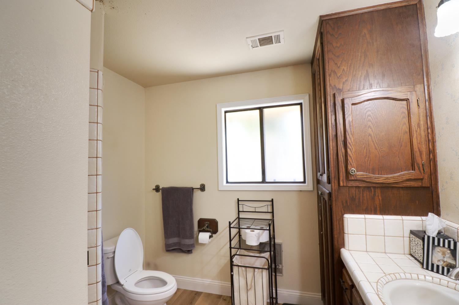 3029 Cypress Ave, Kingsburg, CA 93631