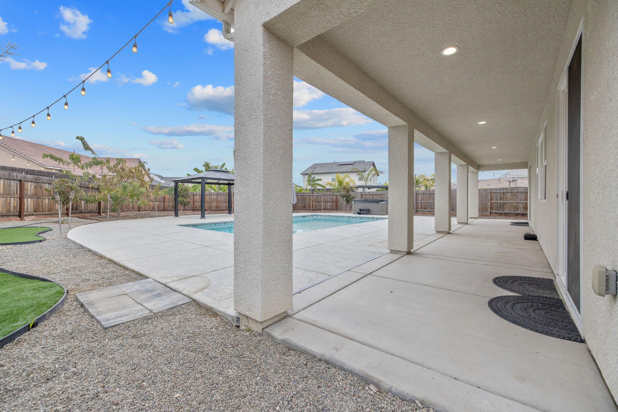 801 Howard St, Kingsburg, CA 93631