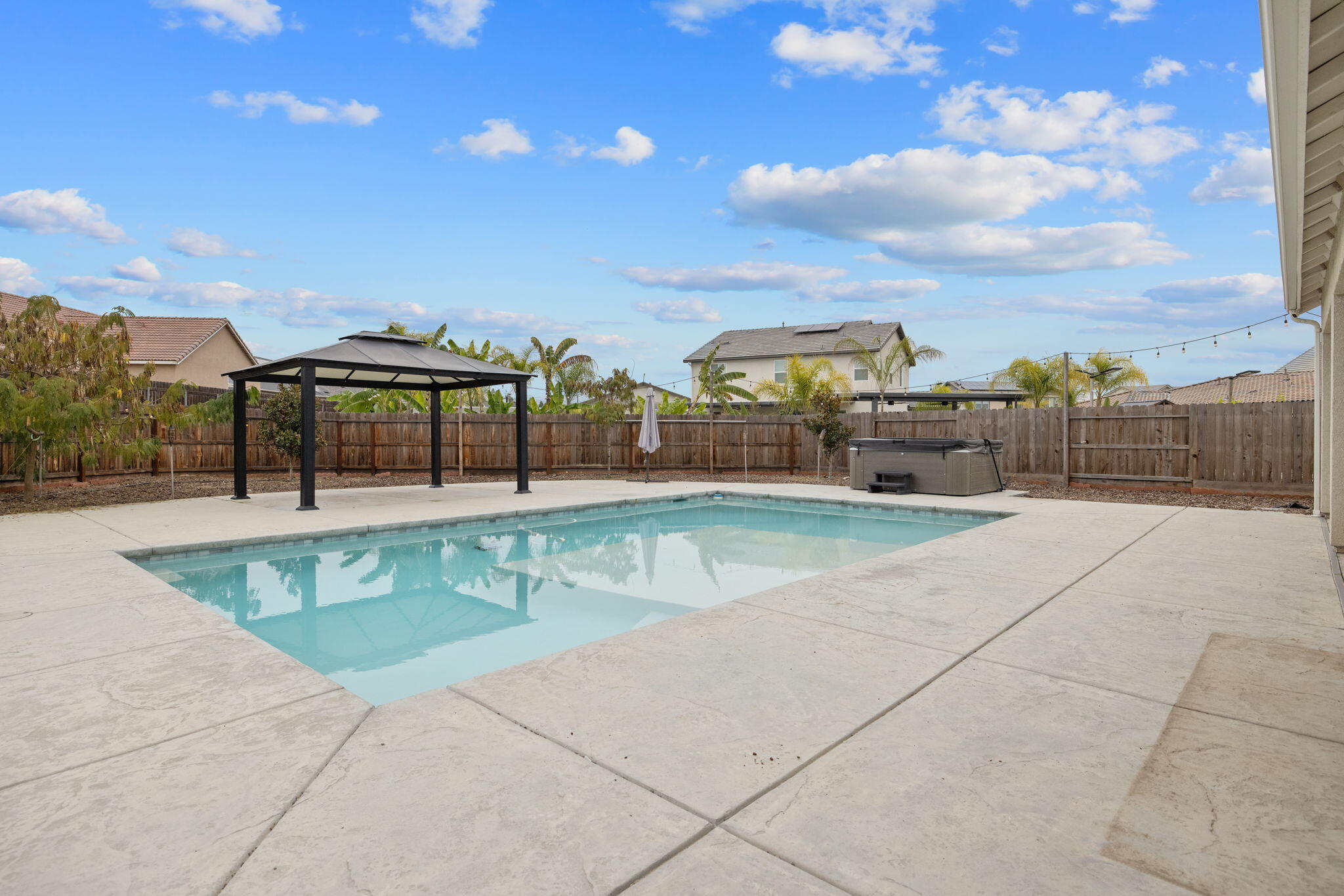 801 Howard St, Kingsburg, CA 93631