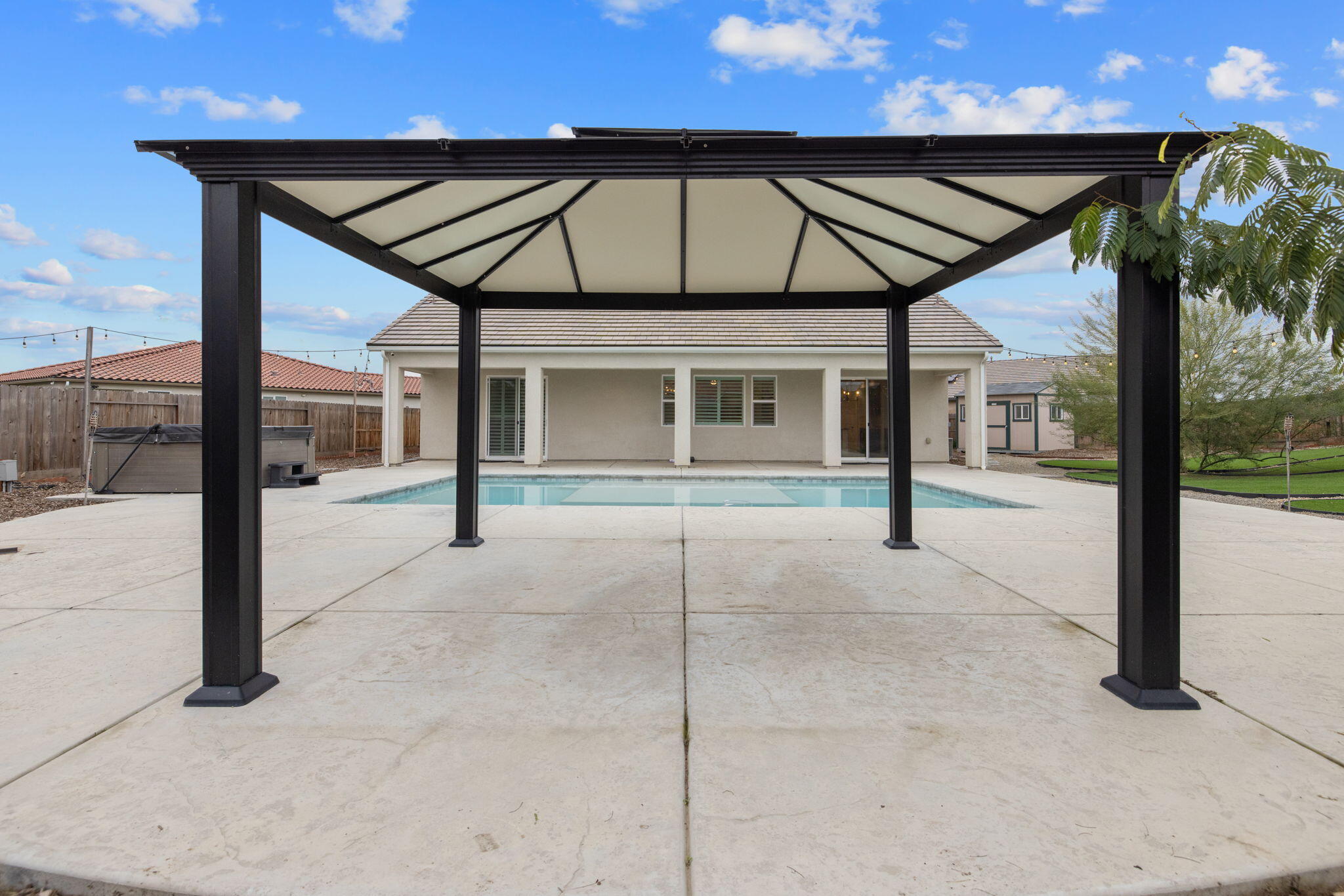 801 Howard St, Kingsburg, CA 93631